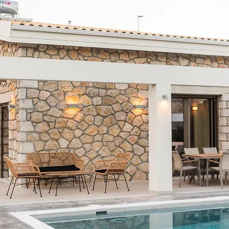 Stone & Sea * Nydri (Lefkada)